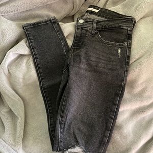 Levi’s 711 Black Skinny Jeans